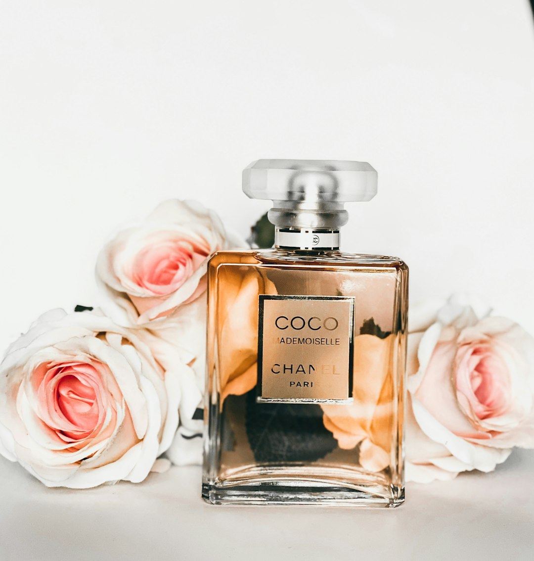 Razvi Fragrance Musk Al Noor attar perfume oil bottle